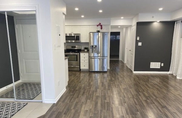 43 Hays Blvd #1, Oakville, ON L6H 0J1