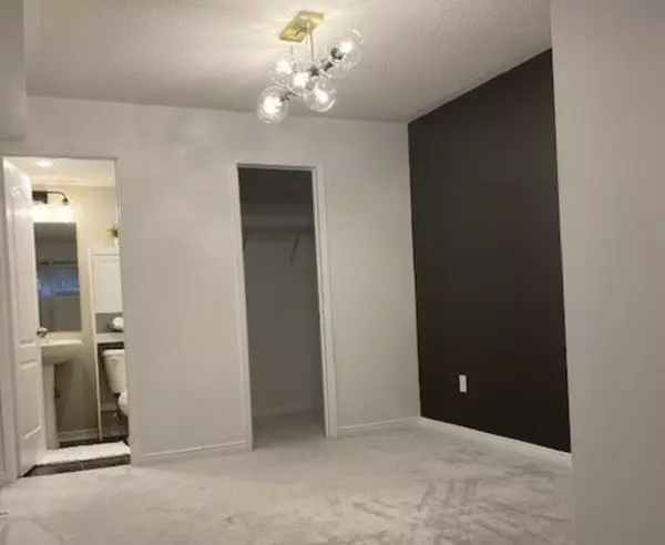 Oakville, ON L6H 0J1,43 Hays Blvd #1