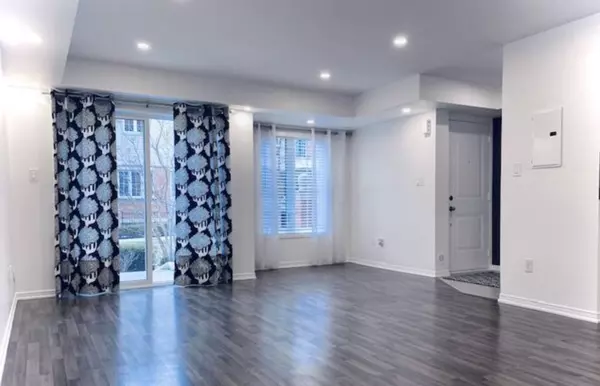 Oakville, ON L6H 0J1,43 Hays Blvd #1