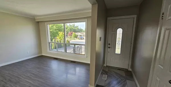 Oakville, ON L6K 2S5,290 Morden Rd #Upper