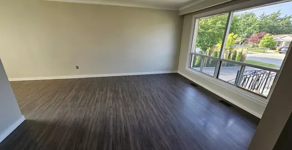 Oakville, ON L6K 2S5,290 Morden Rd #Upper