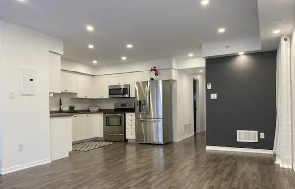 43 Hays Blvd #1, Oakville, ON L6H 0J1