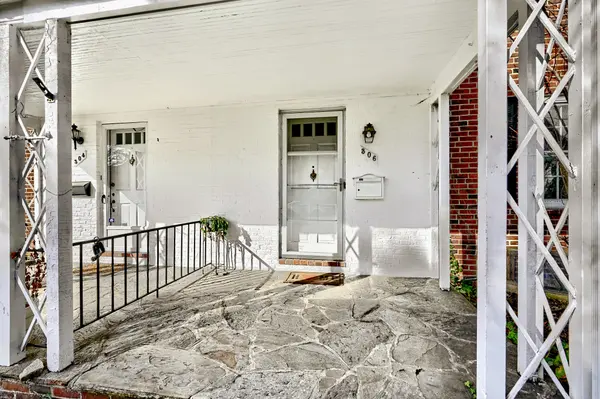 306 Woodbourne Ave, Baltimore, MD 21212-3825