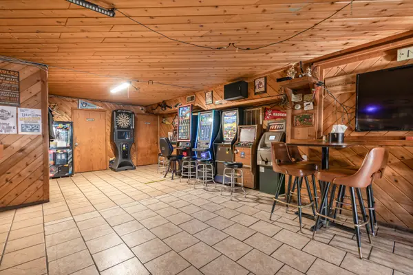 N4183 4th Ave, Hancock, WI 54943-8919