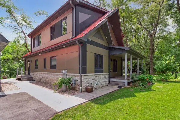 S1590 Indian Trail Pkwy, Baraboo, WI 53913-9740