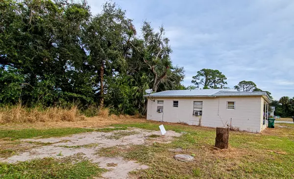 Fort Pierce, FL 34946-1511,2209 N 42nd St