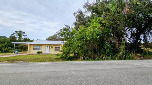 2209 N 42nd St, Fort Pierce, FL 34946-1511