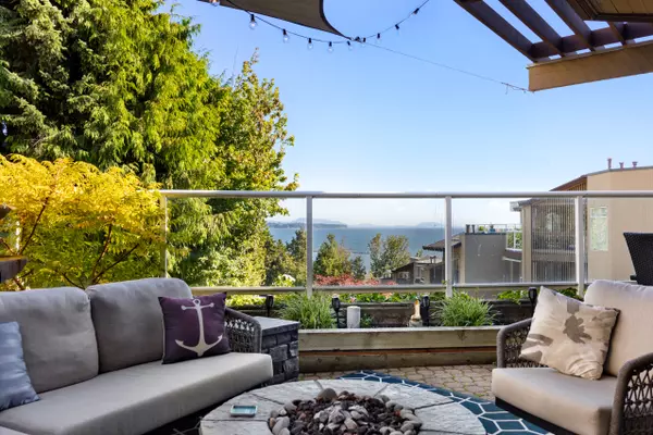 White Rock, BC V4B 1G2,15025 Victoria Ave #102 #102