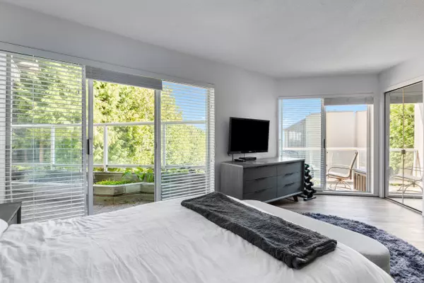 White Rock, BC V4B 1G2,15025 Victoria Ave #102 #102