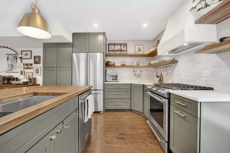 1646 W Julian St, Chicago, IL 60622-2233