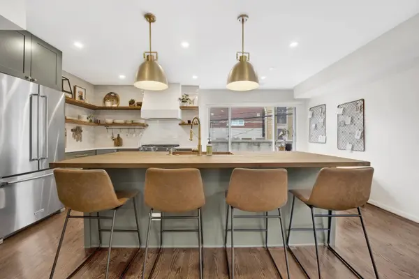 1646 W Julian St, Chicago, IL 60622-2233