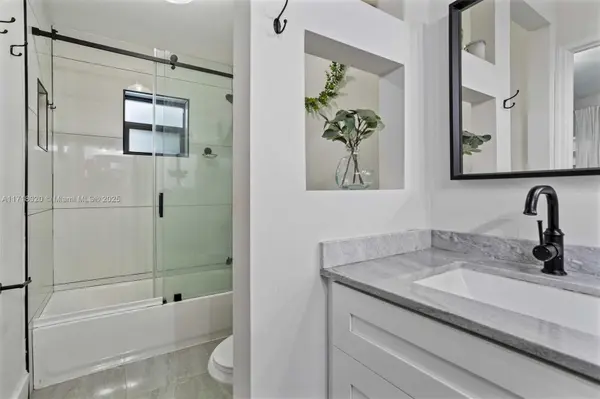 906 SW 116th Ter, Pembroke Pines, FL 33025-4320