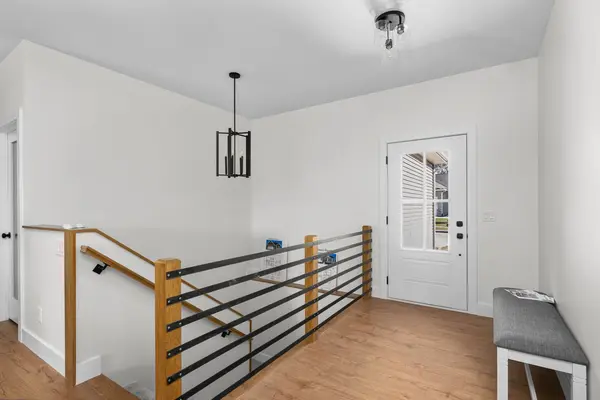 4922 Willow Cir, Davenport, IA 52806-2359