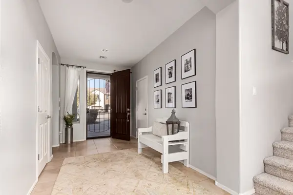 739 E Lovebird Ln, Gilbert, AZ 85297-1216