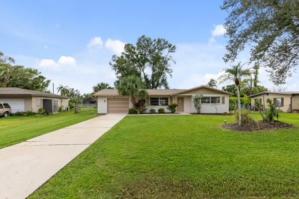 867 June Pkwy, North Fort Myers, FL 33903-5284