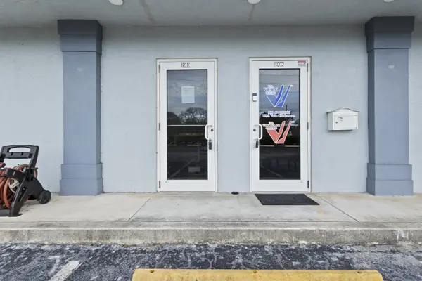 1910 SE Port St Lucie Blvd, Port St Lucie, FL 34952-5581