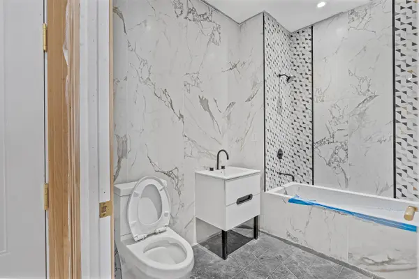 330 Wallabout St #2400 SF, Brooklyn, NY 11206-3480
