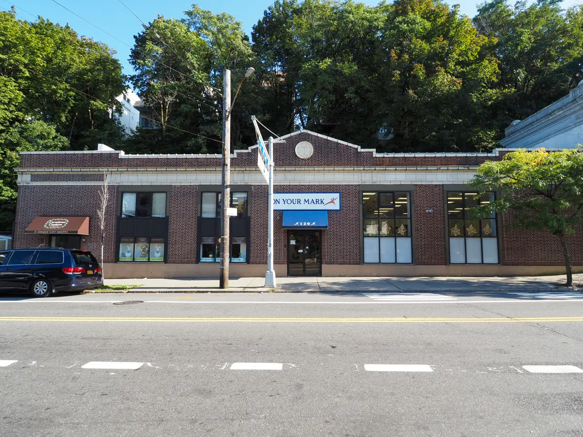 120 Victory Blvd, Staten Island, NY 10301-2946