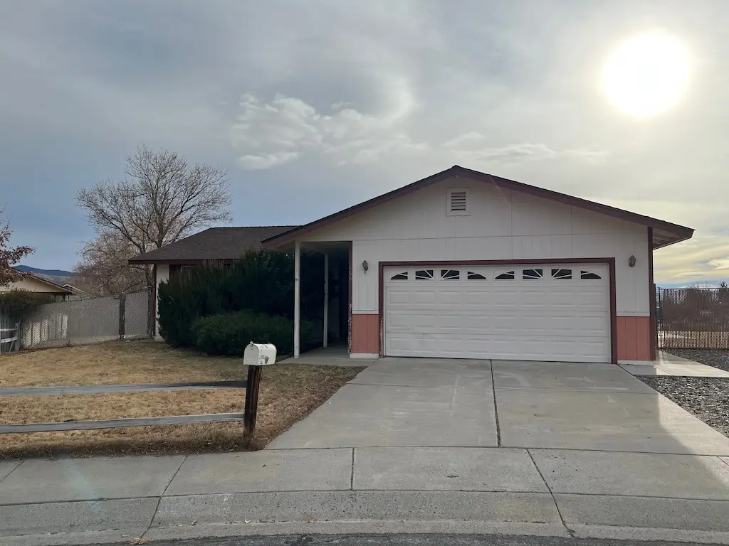 866 Auburn Ct, Carson City, NV 89705-7227