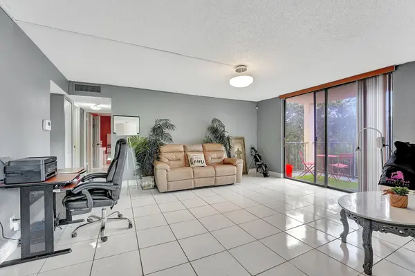 6190 Woodlands Blvd #311, Tamarac, FL 33319-2501