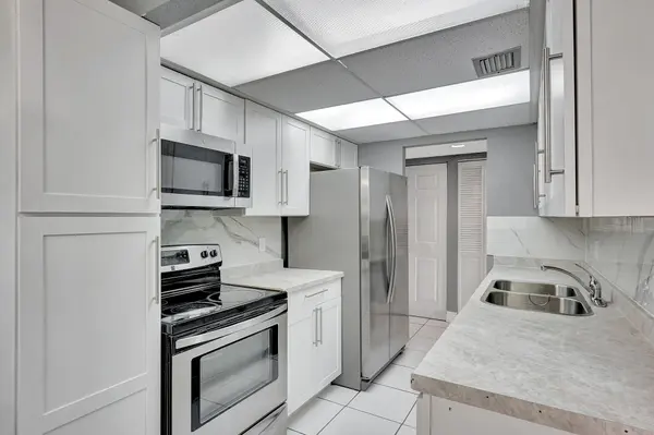 6190 Woodlands Blvd #311, Tamarac, FL 33319-2501