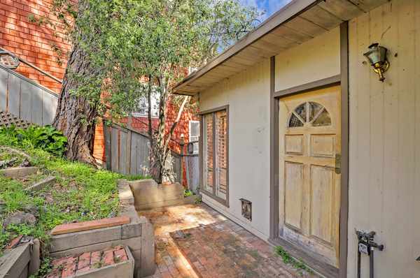 2050 Asilomar Dr, Oakland, CA 94611-2646