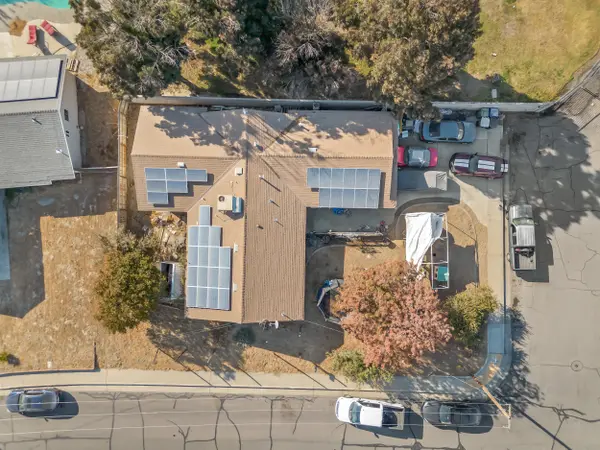 1025 Linda Ln, Lemoore, CA 93245-3435