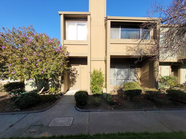 3142 Gilbert Ln, Alameda, CA 94502-6909