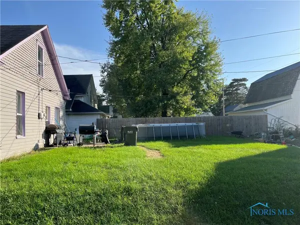 211 Main St W, Ashville, OH 43103-1218