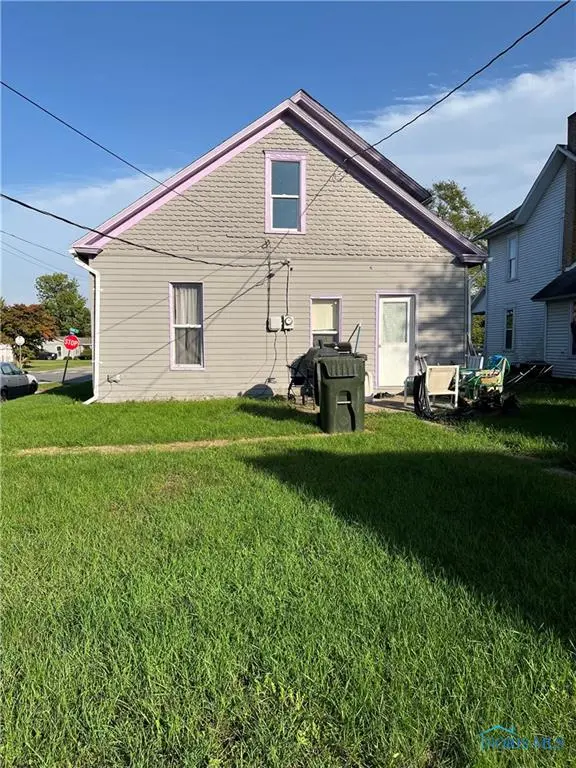 211 Main St W, Ashville, OH 43103-1218