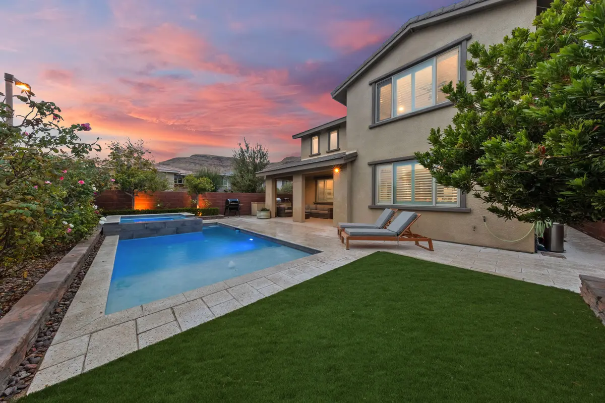 5912 Glory Heights Dr, Las Vegas, NV 89135-1282