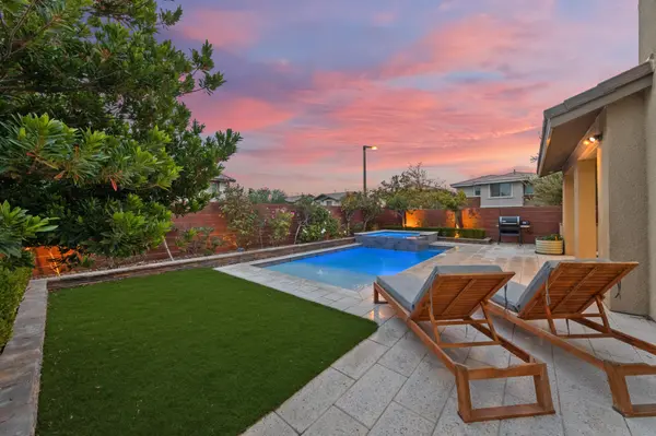 5912 Glory Heights Dr, Las Vegas, NV 89135-1282