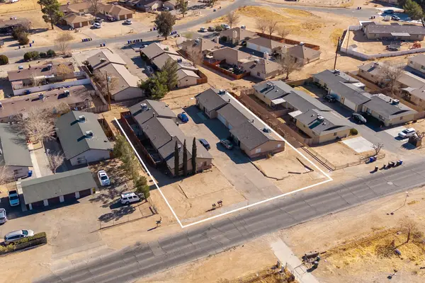 15821 Rancherias Rd, Apple Valley, CA 92307-2729