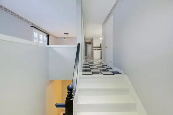 Hamilton, ON L8W 3J1,62 Robson Crescent