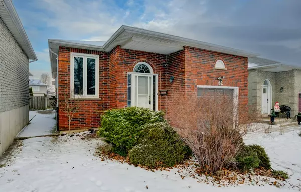 62 Robson Crescent, Hamilton, ON L8W 3J1