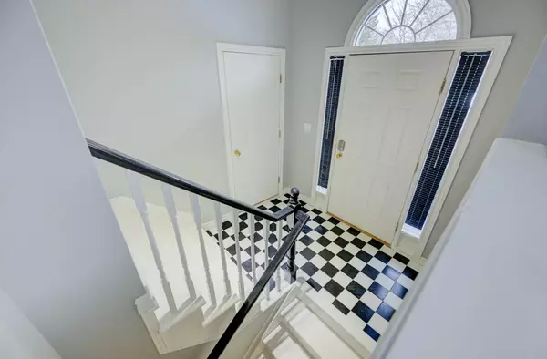 Hamilton, ON L8W 3J1,62 Robson Crescent