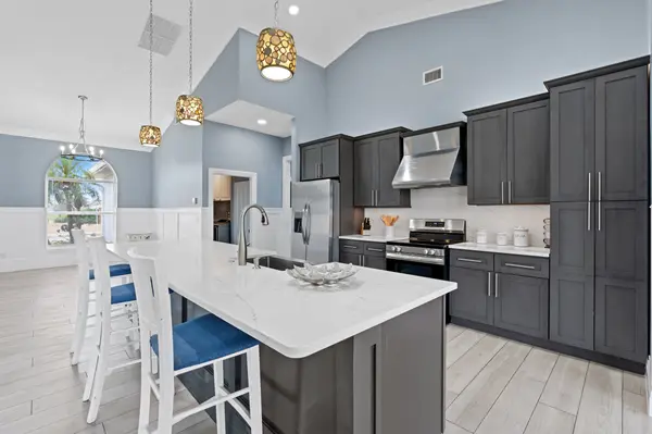 392 Yellowbird St, Marco Island, FL 34145-3958