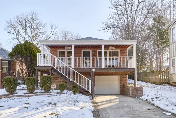 1450 Hawthorne Pl, St Louis, MO 63117-2232