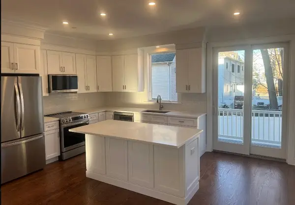 39 Oak St, Harrison, NY 10528-3521