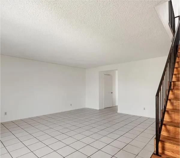 1014 W 84th St, Los Angeles, CA 90044-3406