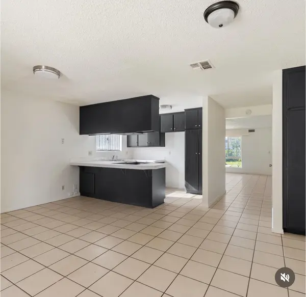 1014 W 84th St, Los Angeles, CA 90044-3406