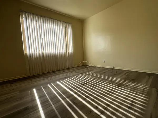 9332 Crenshaw Blvd #1, Inglewood, CA 90305-3741