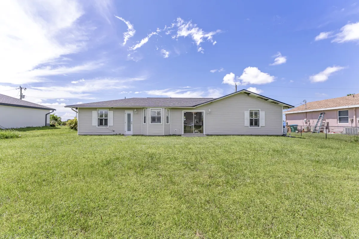 1127 NW 4th Pl, Cape Coral, FL 33993-1050