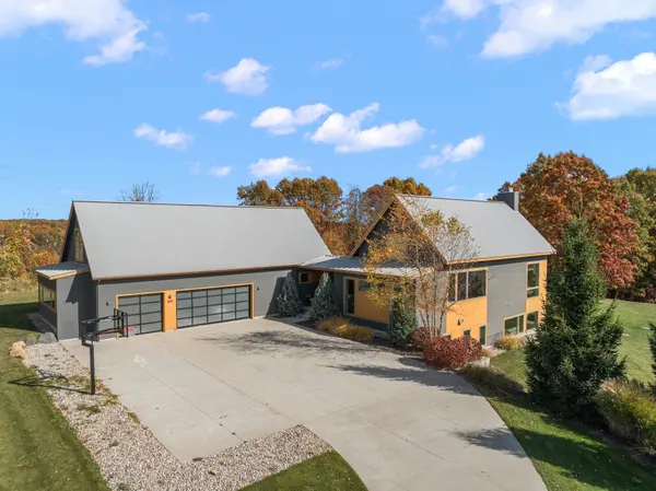 2880 Burwood Hill Ct SE, Ada, MI 49301