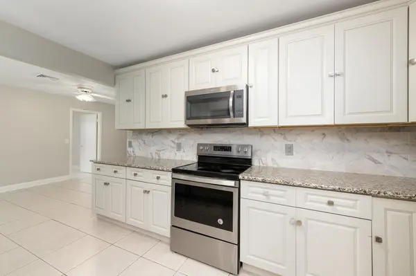 312 SW Carter Ave, Port St Lucie, FL 34983-3006