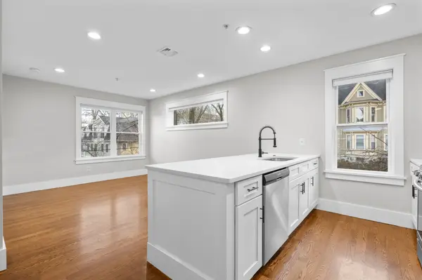 189 Chestnut Ave #1L, Jamaica Plain, MA 02130-4400