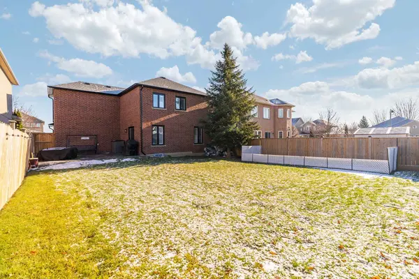 87 Earl S Cuddie Blvd, Scugog, ON L9L 1T3