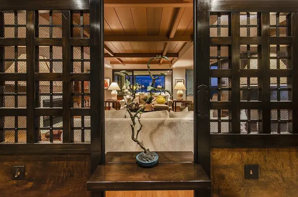 2250 Bellevue Avenue 10, West Vancouver, V7V 1C6, CA