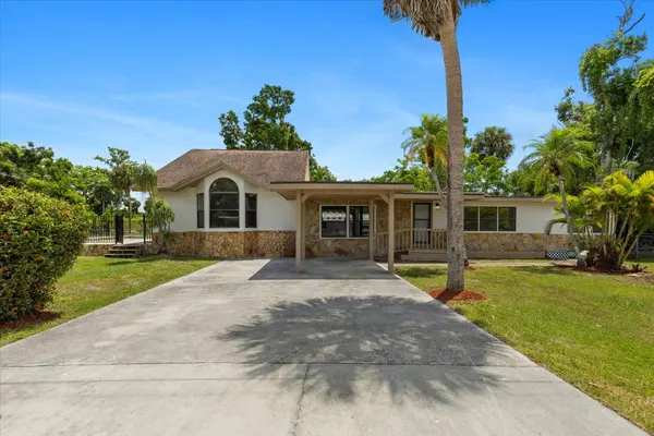 599 Carolina Ave, Fort Myers, FL 33905-3513