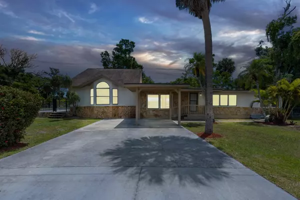 599 Carolina Ave, Fort Myers, FL 33905-3513
